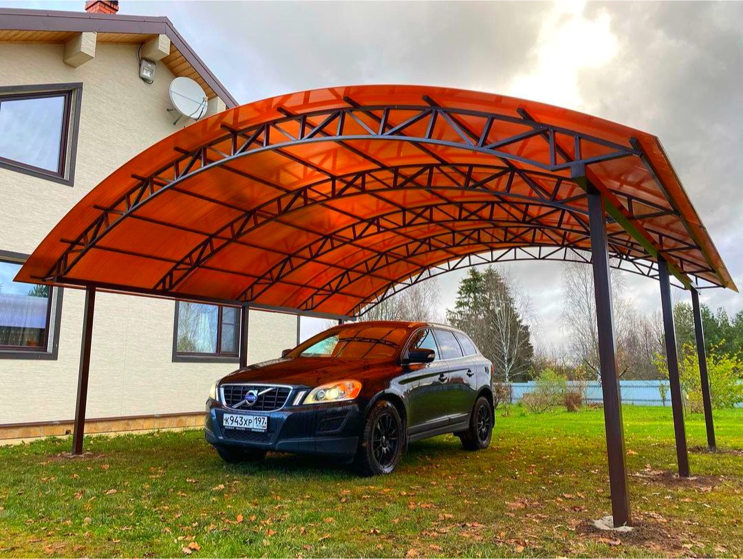 Арочный автонавес двойной с поликарбонатом Полузакрытый навес с крышей из поликарбоната