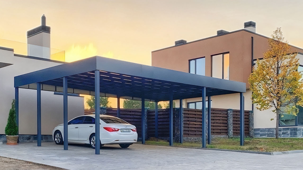 Односкатный автонавес из поликарбоната в стиле хай-тек для автомобиля